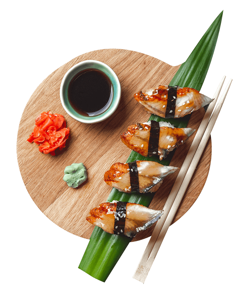 Sushi en un plato de madera con watsabi miss sushi